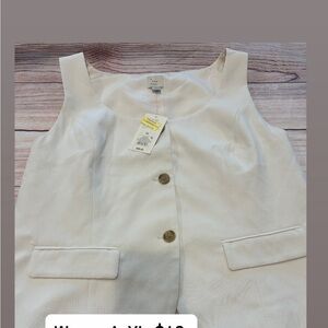 Chic Cream Sleeveless Vest with Buttons